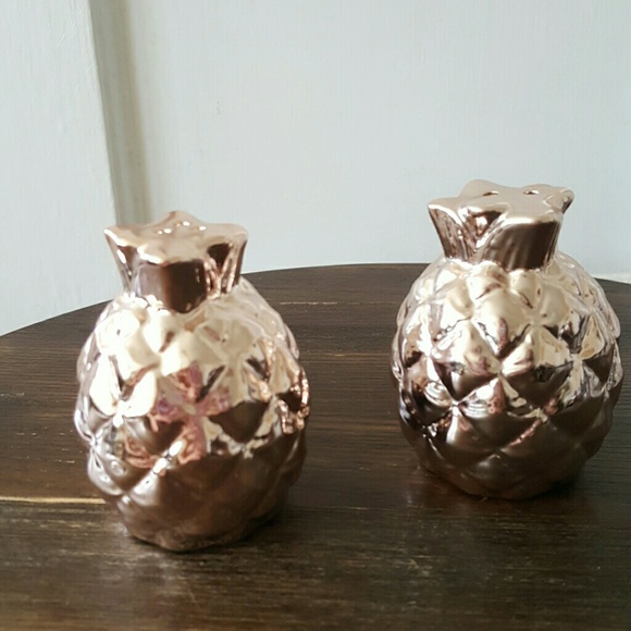 Modcloth Rose Gold Ceramic Pineapple Salt & Pepper Shaker - Picture 3 of 7